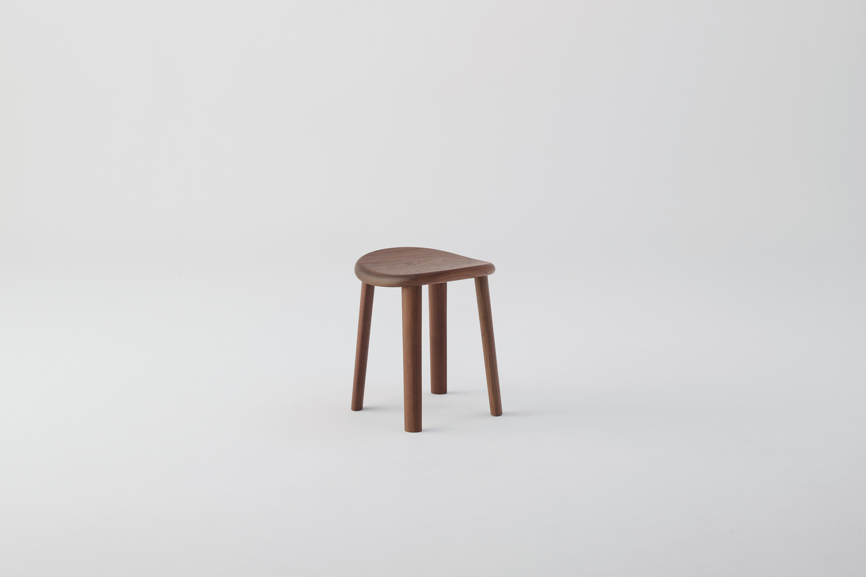 08 Hinode Stool Walnut 02
