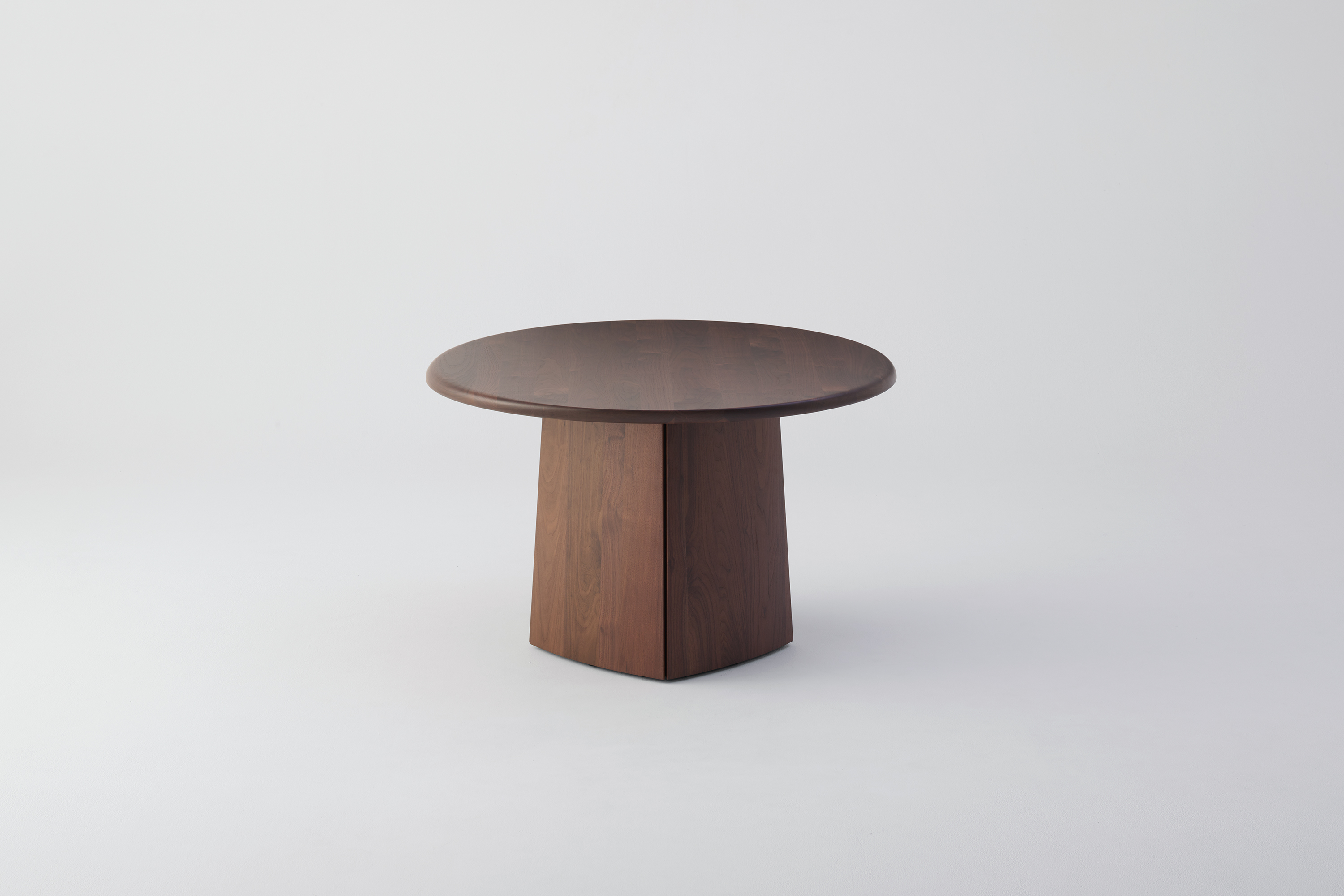 14 Hinode Table Walnut 03